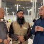 Andre Rosiade bersama Ustaz Syafiq Riza Basalamah dan Agung Nugroho berdoa di depan Masjidil Haram agar karhutla segera berak