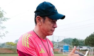 Pelatih Persija Jakarta, Shin Tae-yong, saat memberikan keterangan pers terkait pemindahan lokasi laga melawan Arema FC.
