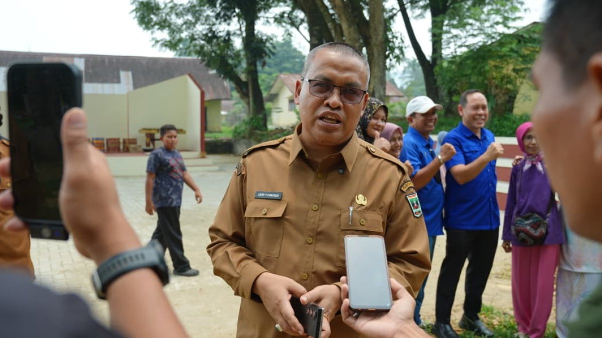 Sekda Sumbar meninjau lokasi pembangunan Nagari Kreatif Hub di Nagari Pangian, Tanah Datar.