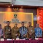 Sekretaris Daerah Kota Padang memaparkan capaian keterbukaan informasi publik dalam ajang monitoring dan evaluasi di Sumbar.