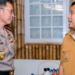 Wagub Sumbar Vasko Ruseimy bertemu Kapolda Sumbar untuk koordinasi pencegahan kebakaran hutan dan lahan di Padang.