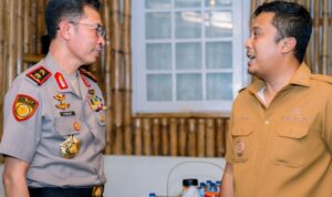 Wagub Sumbar Vasko Ruseimy bertemu Kapolda Sumbar untuk koordinasi pencegahan kebakaran hutan dan lahan di Padang.