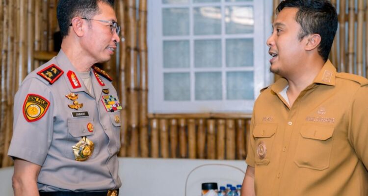 Wagub Sumbar Vasko Ruseimy bertemu Kapolda Sumbar untuk koordinasi pencegahan kebakaran hutan dan lahan di Padang.