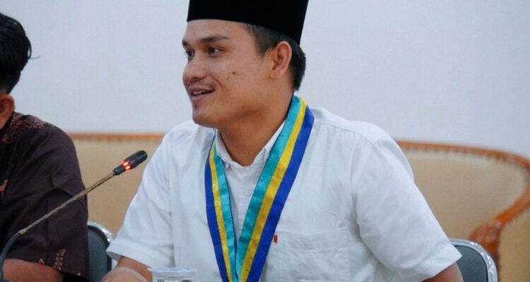 Pengurus PC PMII Pekanbaru saat memberikan pernyataan desakan usut dugaan aktivitas tak senonoh di kafe.