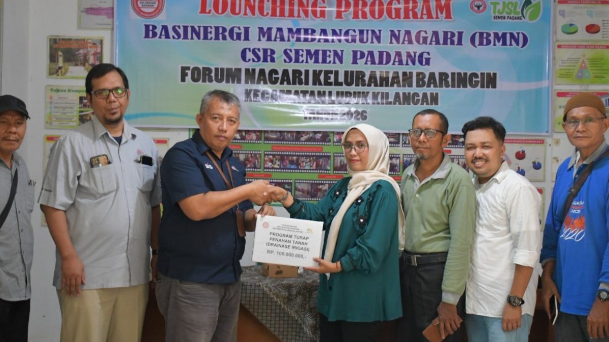 pt-semen-padang-kucurkan-rp100-juta-untuk-pembangunan-turap-irigasi-di-kelurahan-baringin Penyaluran bantuan dana TJSL PT Semen Padang untuk pembangunan turap irigasi di Kelurahan Baringin, Padang.