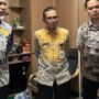 Gubernur Sumbar Mahyeldi menjenguk Ketua MUI Sumbar Zulkarnaini yang dirawat di RS Medika Cilegon pascakebakaran KMP Batumand
