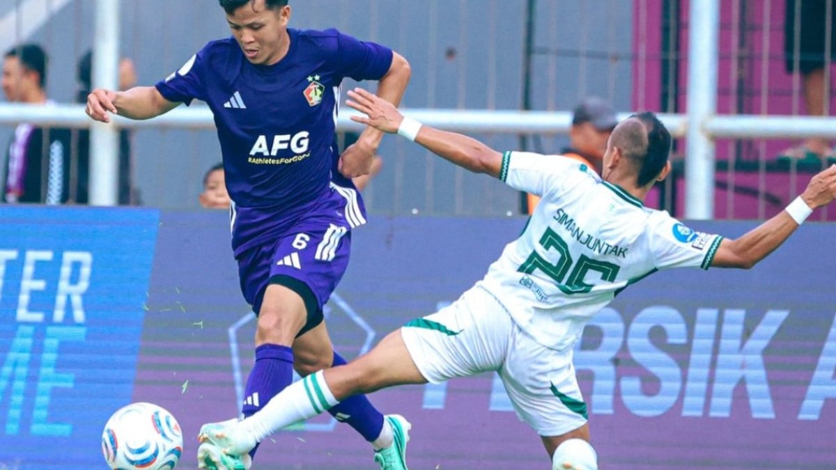 Ernesto Gomez merayakan gol kemenangan Persik Kediri atas PSS Sleman di Stadion Brawijaya.