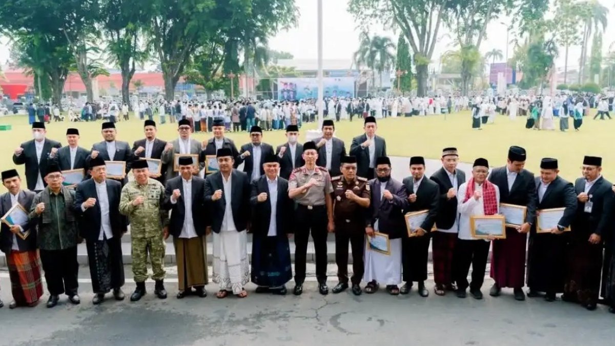 Kapolda Sumbar Irjen Pol Jawari menghadiri upacara peringatan Hari Santri bersama pejabat daerah di Kantor Gubernur Sumbar.