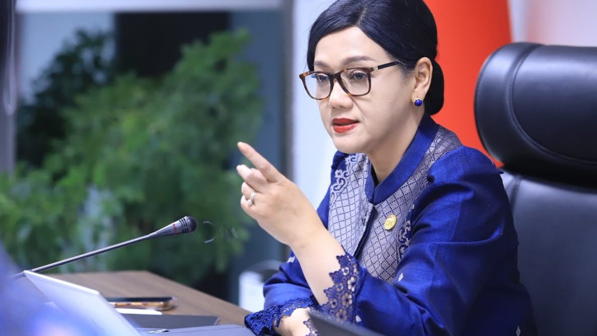 respon-konsultasi-msci,-ojk-tegaskan-komitmen-reformasi-total-pasar-modal-indonesia Ketua Dewan Komisioner OJK Friderica Widyasari Dewi dalam dialog daring bersama investor untuk membahas reformasi pasar modal