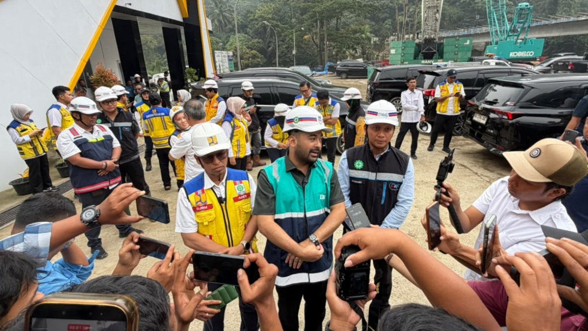 tinjau-flyover-sitinjau-lauik,-zigo-rolanda minta-pasokan-air-bersih-dijaga Anggota Komisi V DPR RI Zigo Rolanda meninjau progres pembangunan proyek Flyover Sitinjau Lauik di Sumatera Barat.