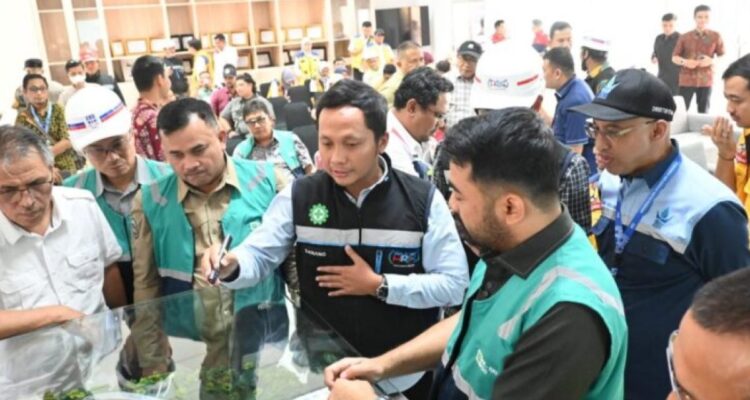 Sekda Padang dan Komisi V DPR RI meninjau progres pembangunan proyek strategis nasional Flyover Sitinjau Lauik.