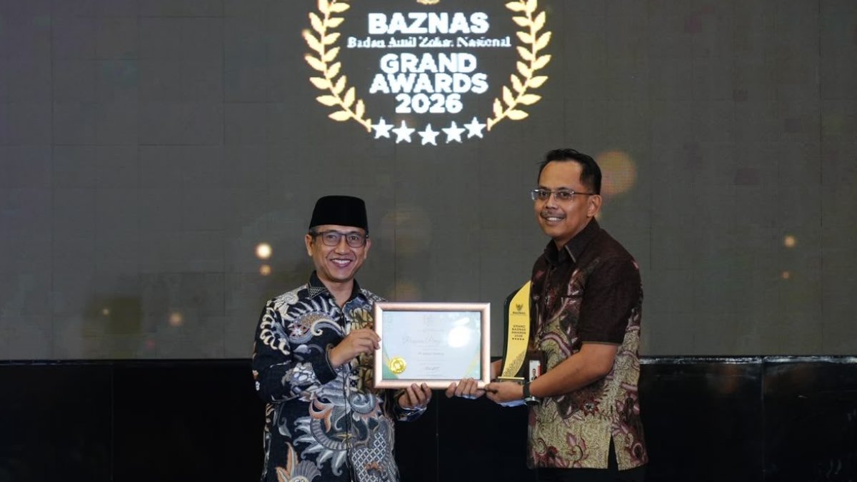 bumn-pengumpul-zakat-terbaik,-pt-semen-padang-raih-grand-baznas-awards-2026 Perwakilan PT Semen Padang menerima penghargaan BUMN Pengumpul Zakat Terbaik dalam ajang Grand BAZNAS Awards 2026 di Jakarta.