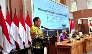 Ahmad Zakri membuka rapat koordinasi pengelolaan SP4N-LAPOR! di Balai Kota Bukittinggi untuk peningkatan pelayanan publik.