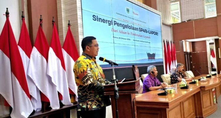 Ahmad Zakri membuka rapat koordinasi pengelolaan SP4N-LAPOR! di Balai Kota Bukittinggi untuk peningkatan pelayanan publik.