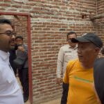 Anggota Komisi V DPR RI, Zigo Rolanda, meninjau langsung lokasi penerima bantuan program bedah rumah BSPS di Tanah Datar.