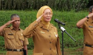 jelang-purnatugas,-corri-saidan-sampaikan-pesan-perpisahan-saat-apel-asn Asisten III Setda Padang Corri Saidan menyampaikan pidato perpisahan purnatugas di apel pagi Balai Kota Padang.