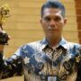 Proyek drainase terbengkalai di Jalan Soekarno Hatta Bukittinggi yang menyebabkan akses jalan rusak dan membahayakan warga.