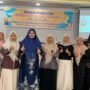 Nevi Zuairina saat memberikan arahan dalam seminar peningkatan kompetensi guru di Lubuk Sikaping, Pasaman.