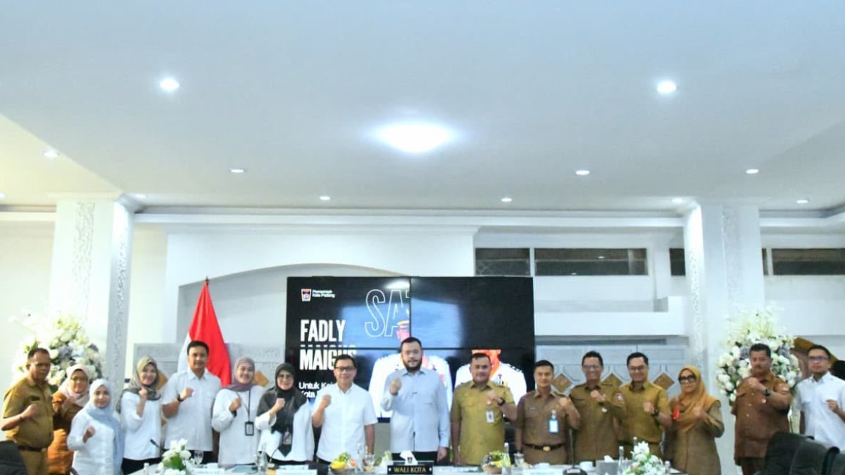 Wali Kota Padang Fadly Amran menerima kunjungan tim penilai sanitasi nasional di kediaman resmi wali kota.