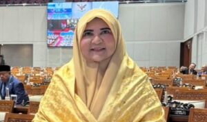 Anggota DPR RI Nevi Zuairina saat memberikan keterangan terkait tindakan tegas Bupati Dharmasraya terhadap sawit ilegal.
