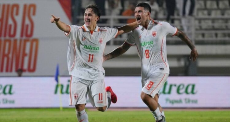 Pemain Borneo FC merayakan kemenangan 2-1 atas PSS Sleman di Stadion Maguwoharjo dalam laga Super League.