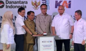 Dony Oskaria meresmikan reaktivasi jalur kereta api di Stasiun Kayu Tanam untuk dukung infrastruktur ekonomi rakyat Sumbar.