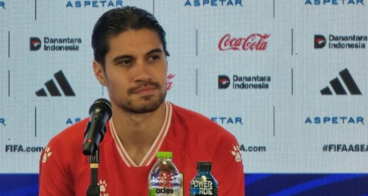 Pemain Borussia Mönchengladbach merayakan kemenangan atas Karlsruher SC di DFB Pokal tanpa kehadiran Kevin Diks.