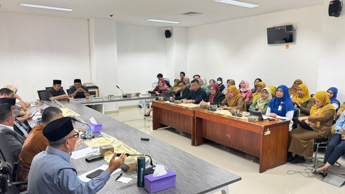 dari-keselamatan-pasien-hingga-penghasilan-ojol,-dprd-padang-kawal-persoalan-bpjs-dan-maxim Rapat koordinasi Komisi IV DPRD Kota Padang membahas perbaikan layanan kesehatan dan tuntutan kesejahteraan pengemudi ojek da