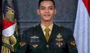 Serda Arifin Ilham saat upacara pelantikan Bintara TNI AD di Lapangan Jenderal Sudirman, Pematangsiantar.