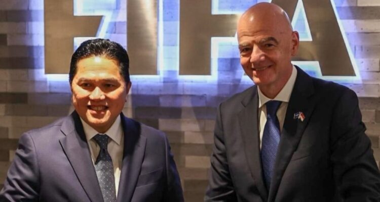 Erick Thohir memberikan keterangan pers terkait potensi pembatalan laga Timnas Indonesia kontra Yordania karena faktor keaman