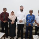 Wali Kota Padang Fadly Amran menerima kunjungan Ketua Pengadilan Agama Padang untuk membahas kerja sama pelayanan publik.