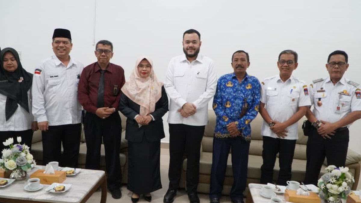 wako-fadly-amran-terima-kunjungan-silaturahmi-ketua-pengadilan-agama-padang Wali Kota Padang Fadly Amran menerima kunjungan Ketua Pengadilan Agama Padang untuk membahas kerja sama pelayanan publik.