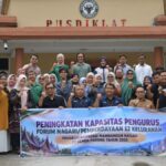 Kepala Unit CSR PT Semen Padang membuka pelatihan peningkatan kapasitas pengurus Forum Nagari untuk tata kelola Program BMN.