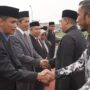 Wali Kota Hendri Arnis melantik 33 pejabat Pemerintah Kota Padang Panjang di Lapangan Bancalaweh.
