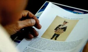 Diskusi kelompok terpumpun penyusunan dokumentasi filosofi pakaian adat Solok Selatan di Aula Disparbudpora.