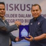 Penandatanganan kerja sama bundling SEPABLOCK dan tambah daya listrik gratis antara PT Semen Padang dan PLN Group.
