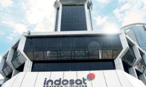 pendapatan-tumbuh-11%-di-kuartal-iii-2026,-indosat-perkuat-posisi-sebagai-ai-techco Vikram Sinha memaparkan kinerja keuangan Indosat dan transformasi perusahaan menjadi AI TechCo di Jakarta.