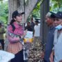 Wagub Sumbar dan Bupati Dharmasraya menyerahkan bantuan benih jagung serta traktor kepada kelompok tani di Nagari Sitiung.