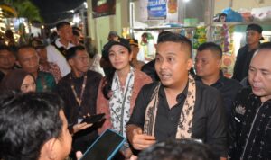 wagub-vasko-:-ide-program-nagari-creative-hub-berawal-dari-pengalaman-membeli-rendang-di-marketplace Wagub Sumbar Vasko Ruseimy meluncurkan Nagari Creative Hub di Dharmasraya untuk digitalisasi produk UMKM lokal.