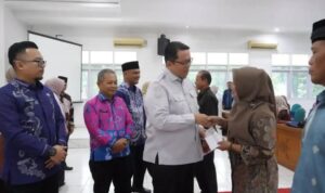 854930337_1434521058796836_1349808079479276966_n Wabup Tanah Datar Ahmad Fadly melepas 62 ASN yang memasuki masa purna tugas di Aula Kantor Bupati Tanah Datar.