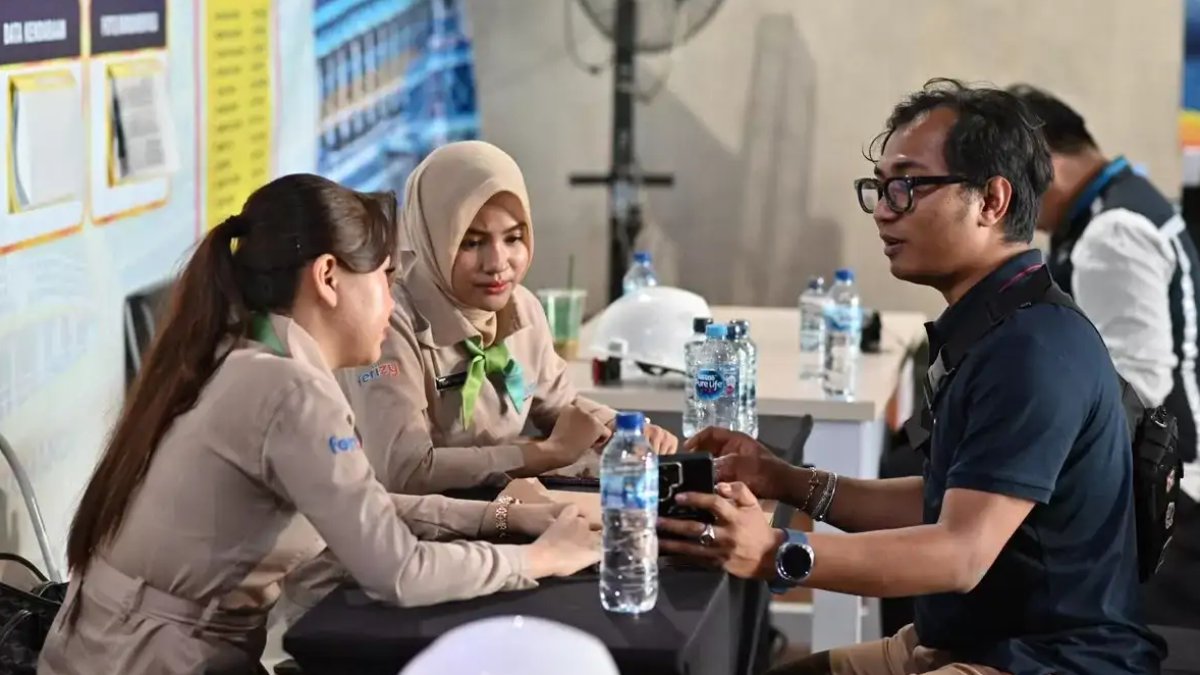 Direktur Utama ASDP Heru Widodo memberikan keterangan terkait proses percepatan pembayaran klaim asuransi korban KMP Batumand