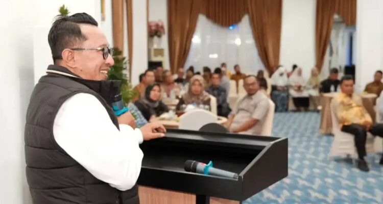 Pertemuan pejabat Pemprov Sumbar dan bupati di Gedung Indojolito untuk pembentukan Forum Komunikasi Pembangunan Daerah.