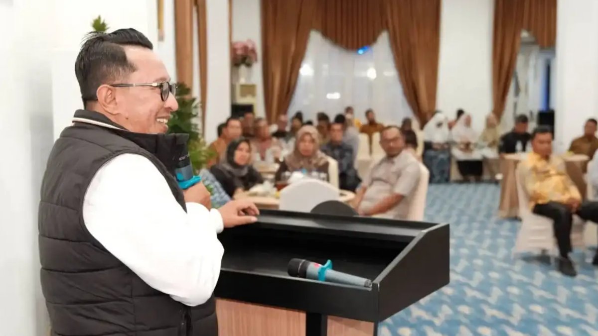 Pertemuan pejabat Pemprov Sumbar dan bupati di Gedung Indojolito untuk pembentukan Forum Komunikasi Pembangunan Daerah.