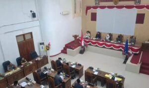 Wali Kota Sawahlunto menyampaikan rancangan APBD 2027 dalam rapat paripurna bersama DPRD untuk target pertumbuhan ekonomi.