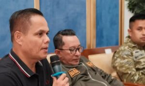 Bupati Tanah Datar Eka Putra memimpin rapat koordinasi persiapan ajang balap motor Batusangkar Cup Race 2026 di Indojolito.
