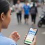 Perempuan Indonesia menggunakan aplikasi Kredivo untuk akses pembiayaan usaha dan meningkatkan kemandirian finansial.