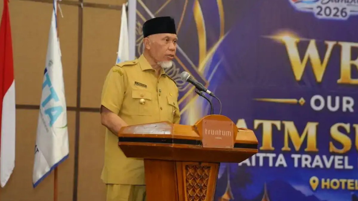 Gubernur Sumbar Mahyeldi membuka ajang AITTA Travel Mart 2026 di Hotel Truntum, Padang untuk mempromosikan pariwisata daerah.