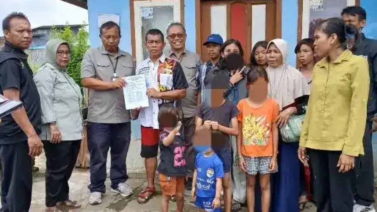 dinsos-kota-padang-fasilitasi-pemulangan-keluarga-terlantar-asal-bogor Dinas Sosial Kota Padang memfasilitasi pemulangan keluarga terlantar yang kembali ke kampung halaman untuk memulai hidup baru